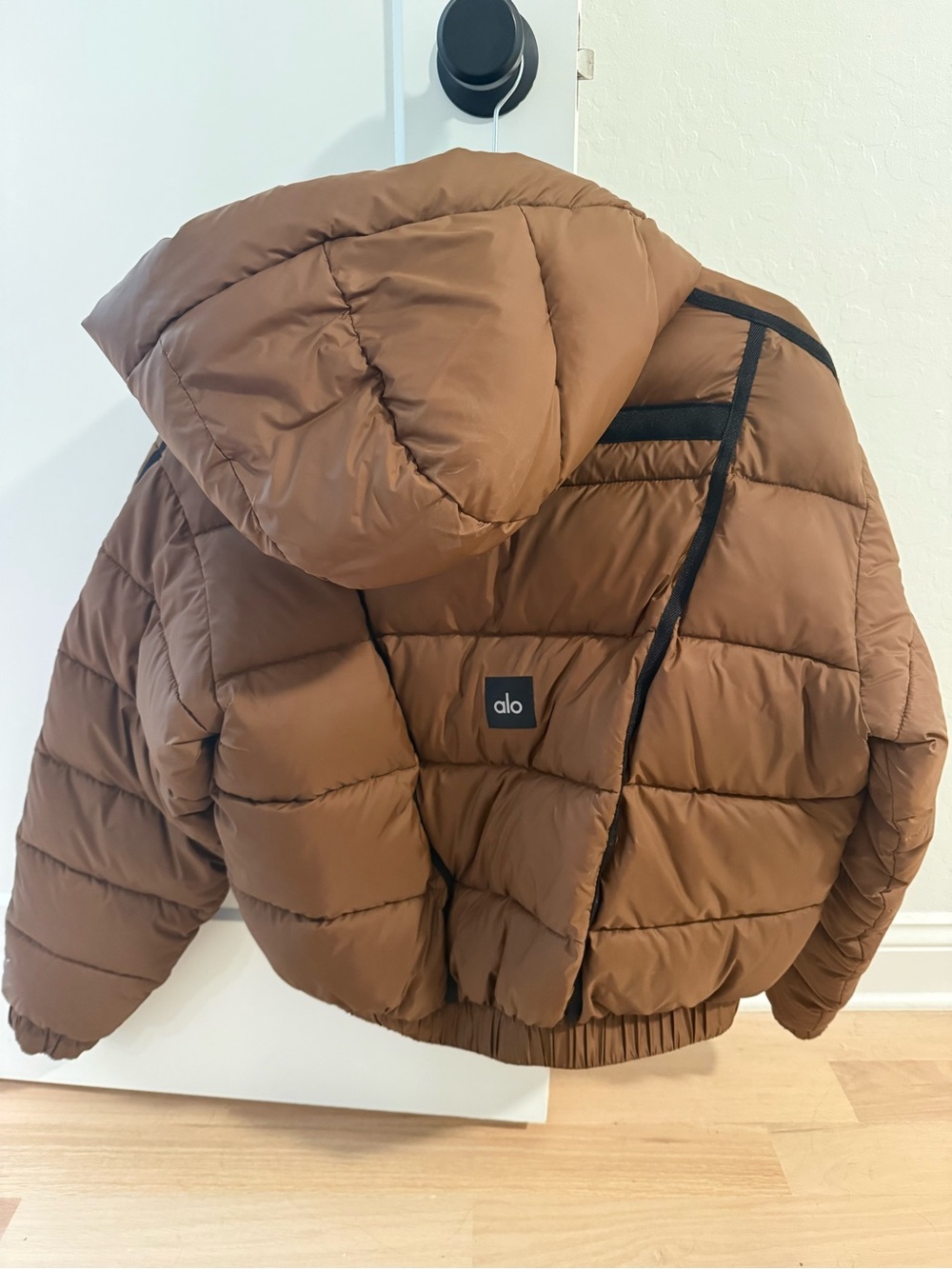 ALO Yoga Aspen Love Puffer Jacket - Picture 4 of 4
